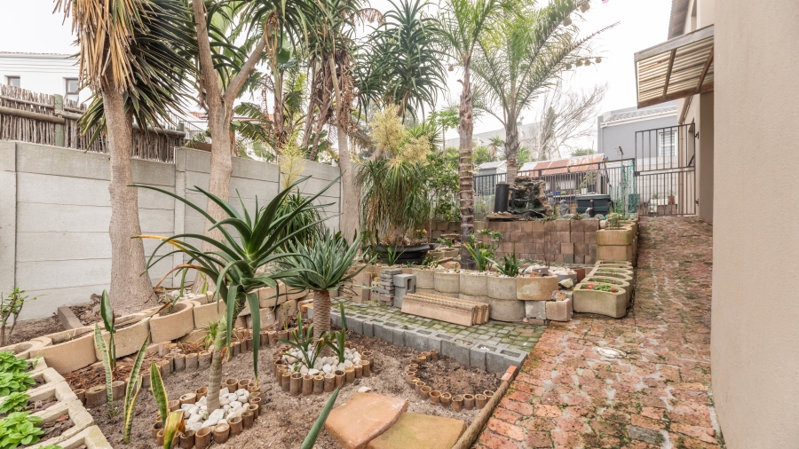 4 Bedroom Property for Sale in West Beach Western Cape